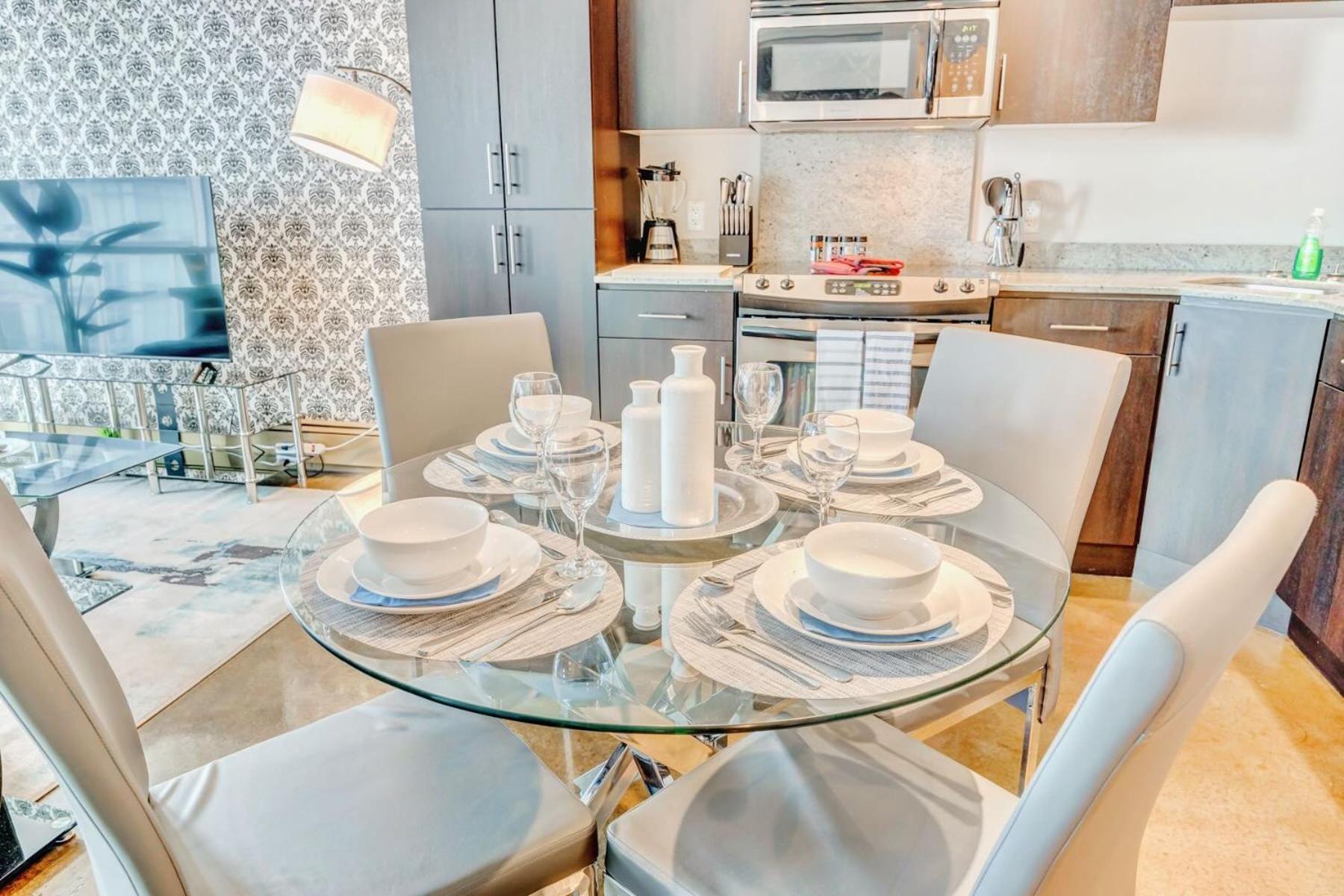Luxury 2Br Condo - King Bed - Stunning City Views Calgary Ngoại thất bức ảnh